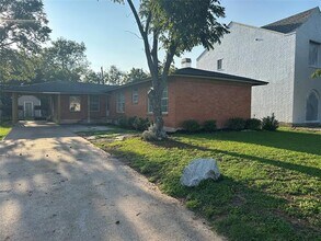 Building Photo - 6719 Kenwell St