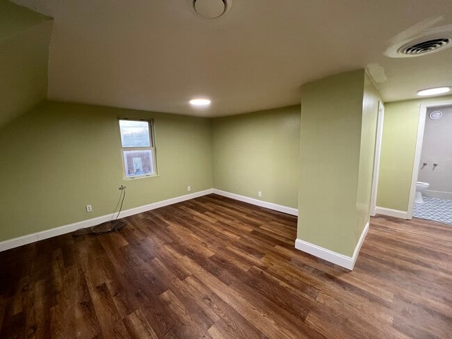Building Photo - 29 Tolles St