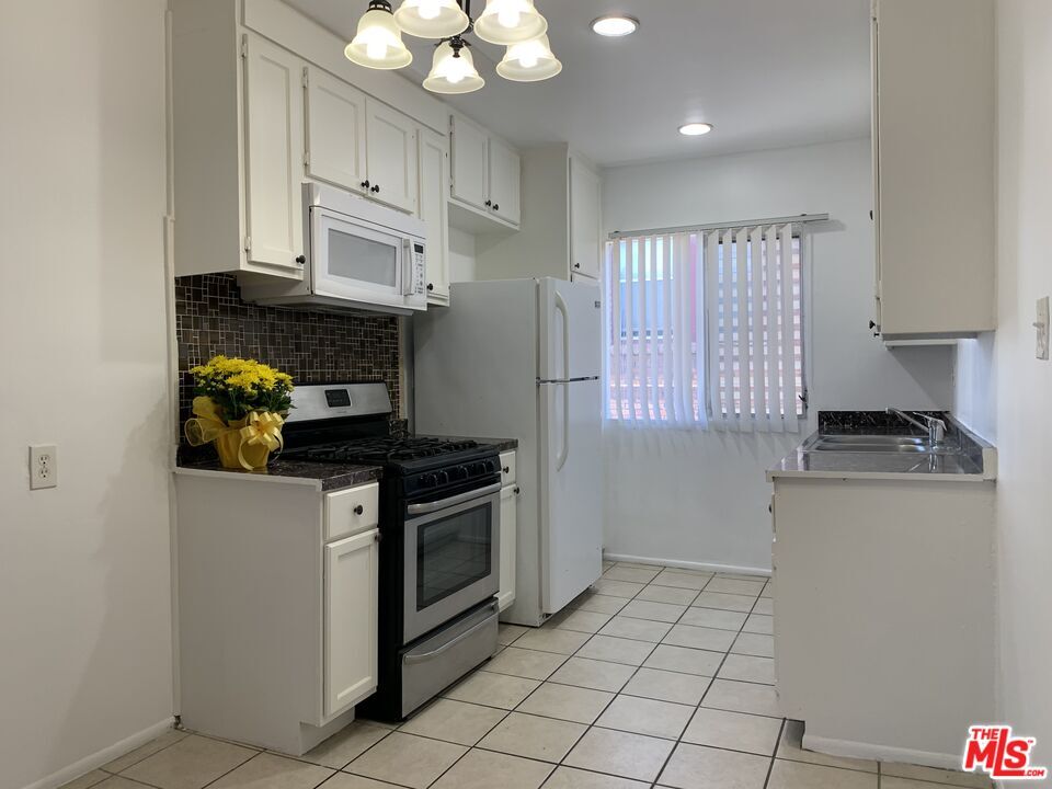 Primary Photo - 1330 S Wilton Pl