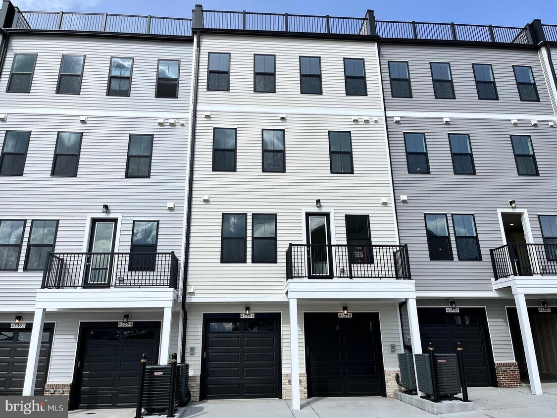 Foto del edificio - 43396 Farringdon Sq