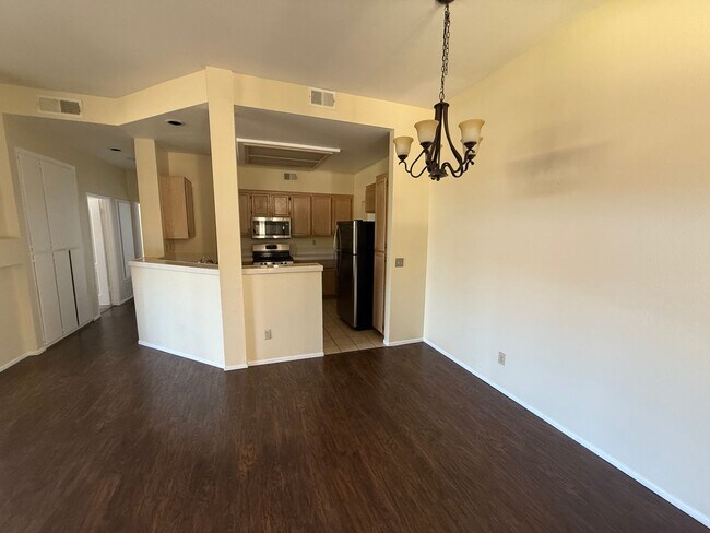 Foto del edificio - Lovely 2 Bedroom, 2 Bath First-Floor Condo...