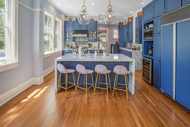 Building Photo - 624 E Victory Dr