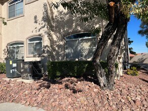 Building Photo - 5415 W Harmon Ave