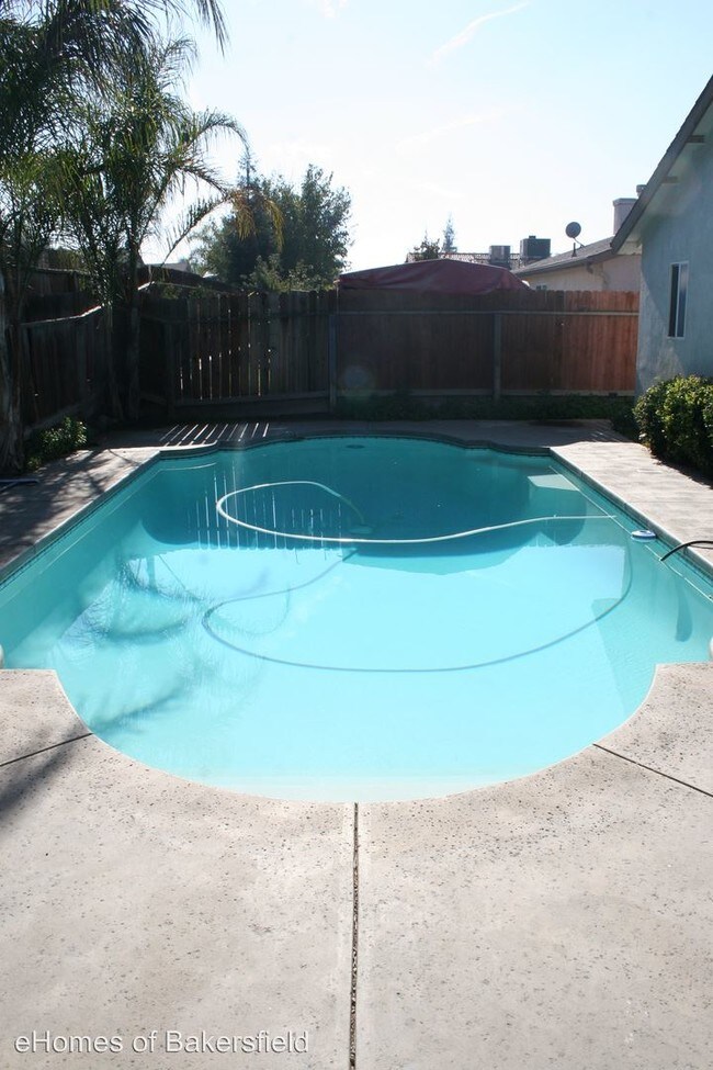 Foto del edificio - 6912 Oak Forest Ct