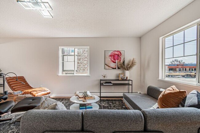 Foto del edificio - 3078 S Delaware St