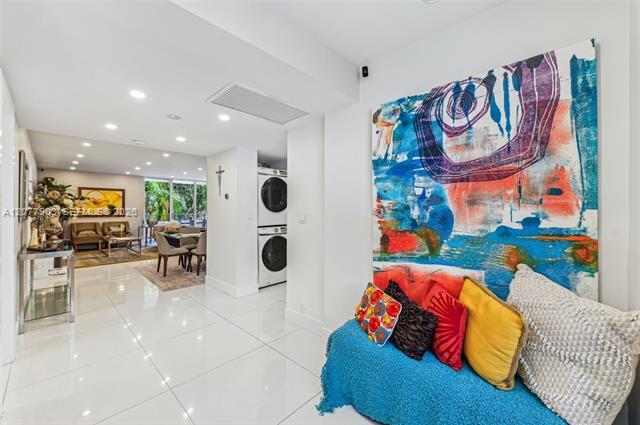 Foto del edificio - 121 Crandon Blvd