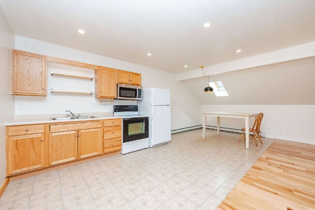 Foto del edificio - Hilltop Sanctuary Living | Open-Concept 1BR Loft-Style Home | Utilities Included | Barrington, NH