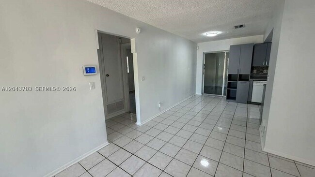 Foto del edificio - 5425 NW 16th St