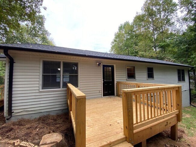 Foto del edificio - 7045 Hickory Dr