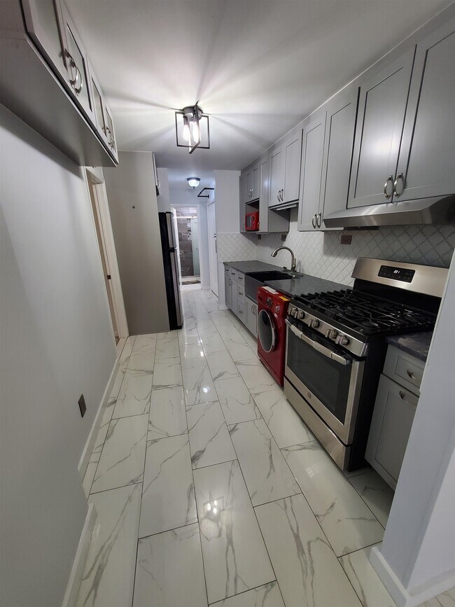 Building Photo - 127 68th St
