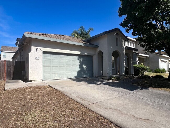 Building Photo - Single Story 4 Bedroom