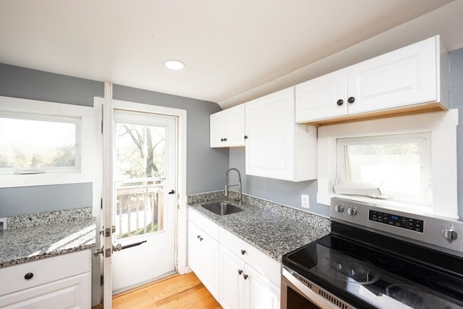 Building Photo - 217 Grafton St