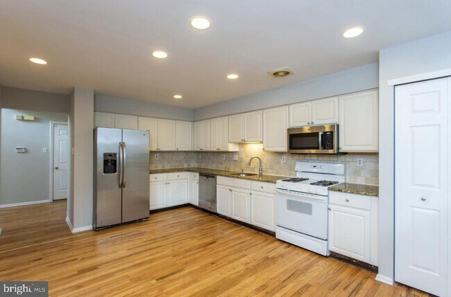 Foto del edificio - 105 Farrington Ct