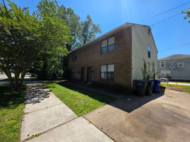 Building Photo - LYO3240#-MW