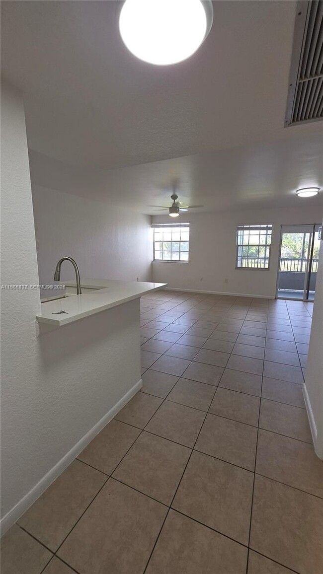 Building Photo - 2881 N Oakland Forest Dr