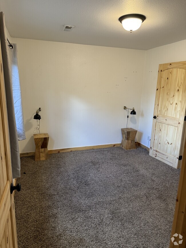 Building Photo - 340 Quartz Cir