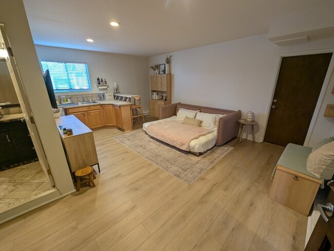 Building Photo - 301 Windward Ave