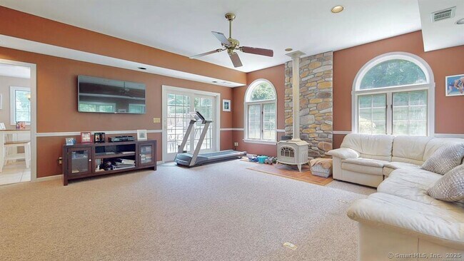 Building Photo - 523 Overlook Dr