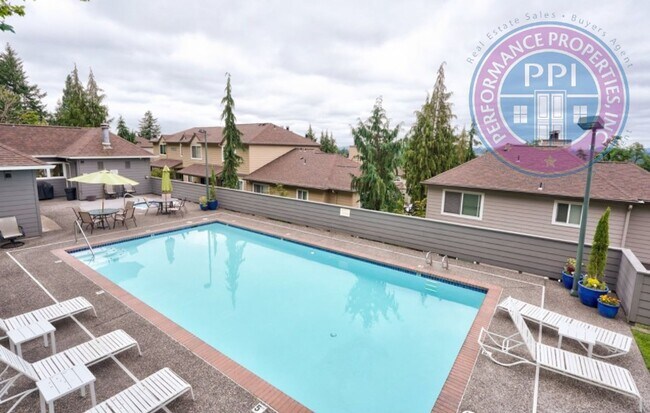 Foto del edificio - Desirable West Linn Location / Walk To The...