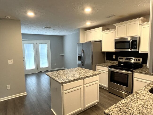 Building Photo - Immaculate 3 Bedroom 3 Bath Townhome in Smyrna!