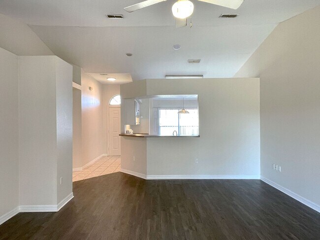 Building Photo - Three-Bedroom Home near Lake Elbert