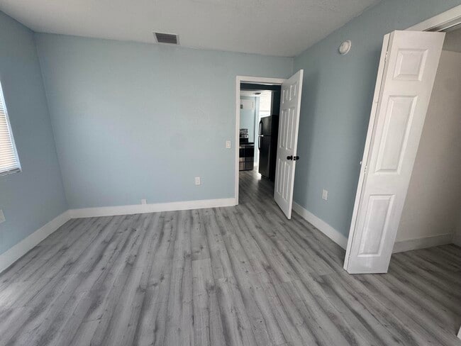 Building Photo - 518 49th St