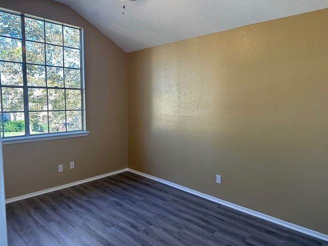 Building Photo - 147 Cotton Dr