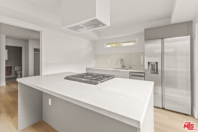 Foto del edificio - 1752 N Van Ness Ave