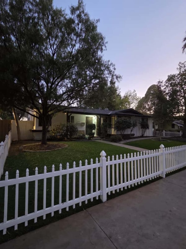 Foto del edificio - 16542 Chatsworth St