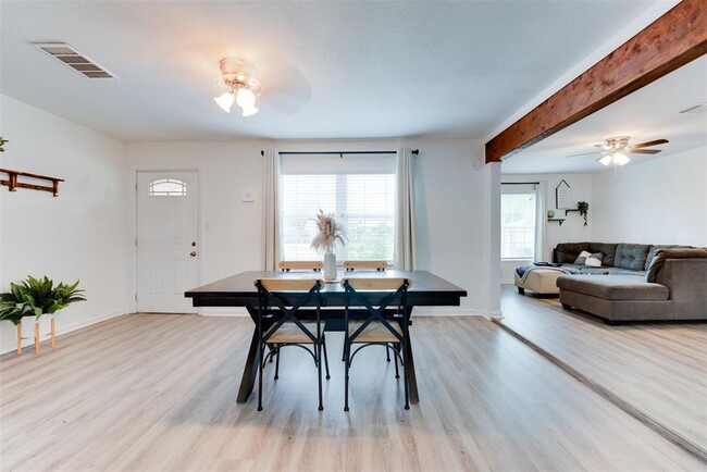 Building Photo - 10209 Cathedral Dr