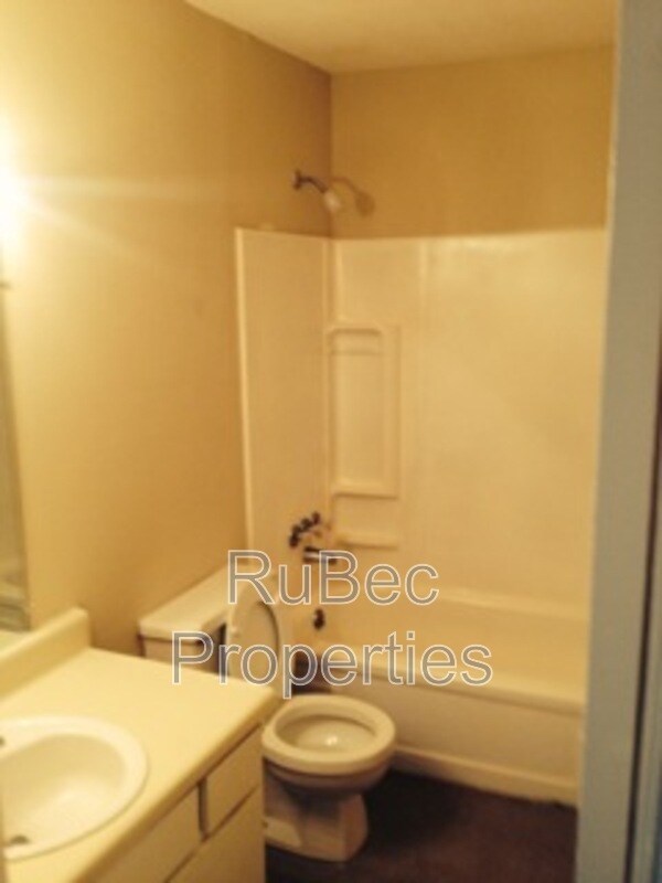 Foto del edificio - 702 Farmhurst Dr
