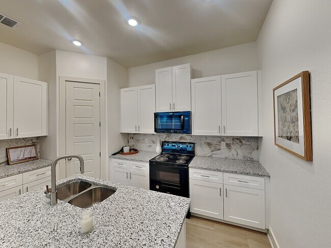 Foto del edificio - 5142 Kelwood St