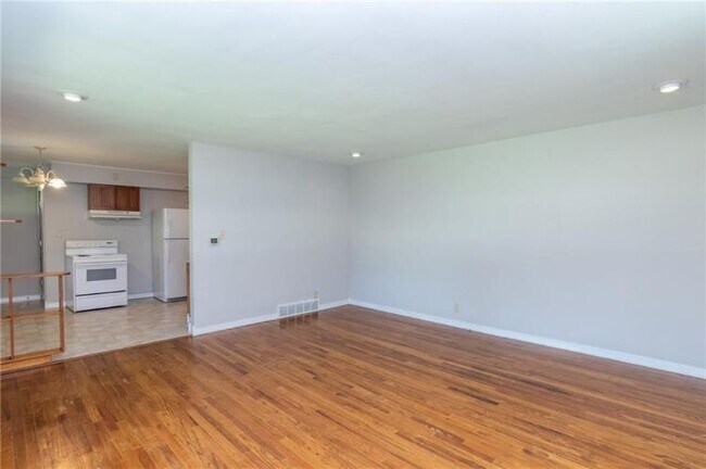 Foto del edificio - 6293 Shelby St