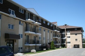 Building Photo - 951 Regent St