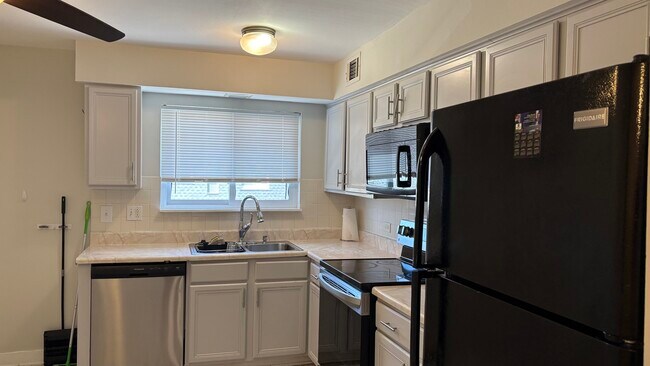 Foto del edificio - 9439 Bay Colony Dr