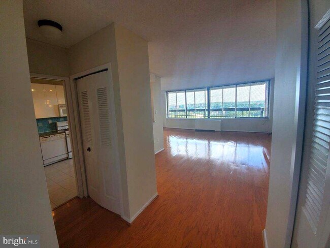 Building Photo - 3705 S George Mason Dr