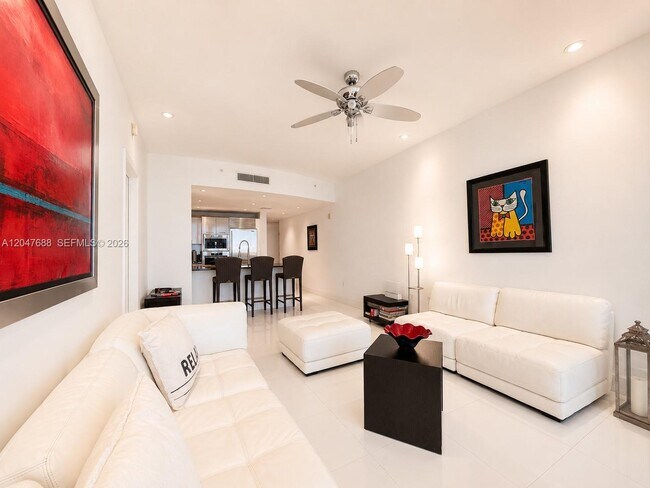 Building Photo - 17121 Collins Ave