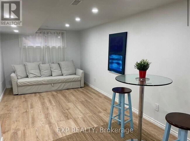 Photo du bâtiment - 98 Avondale Ave