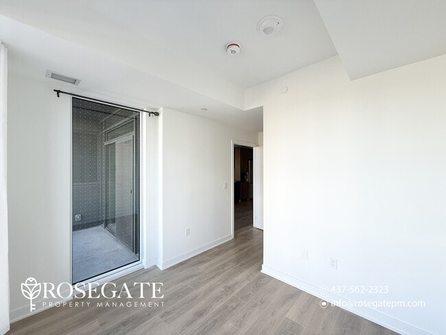 Photo du bâtiment - Modern 1-Bedroom Condo with Private Balcon...