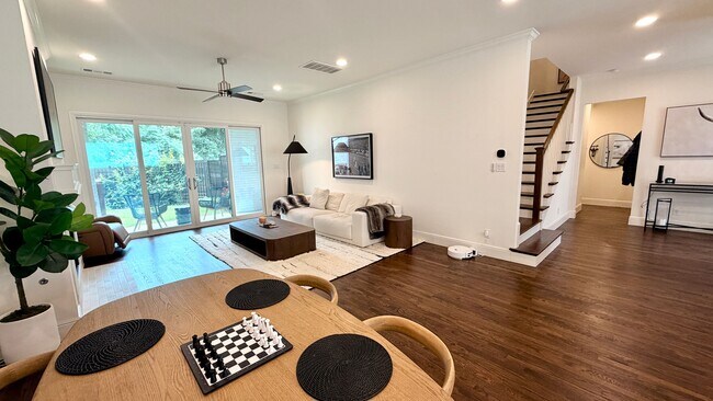 Foto del edificio - 4233 Watercourse Dr