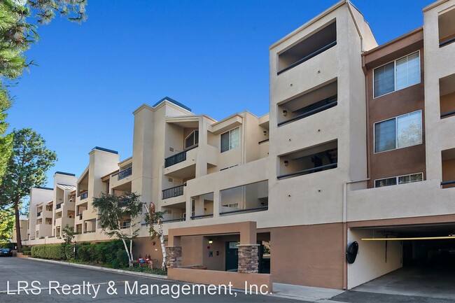 2 br, 2 bath House - 21500 Burbank Blvd. #210 photo'