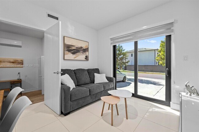 Foto del edificio - 206 NW 11th Ct