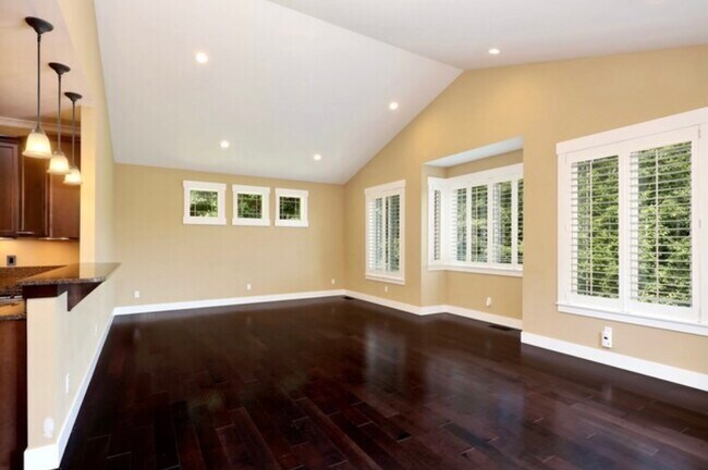 Building Photo - 4601 Beaver Pond Dr S