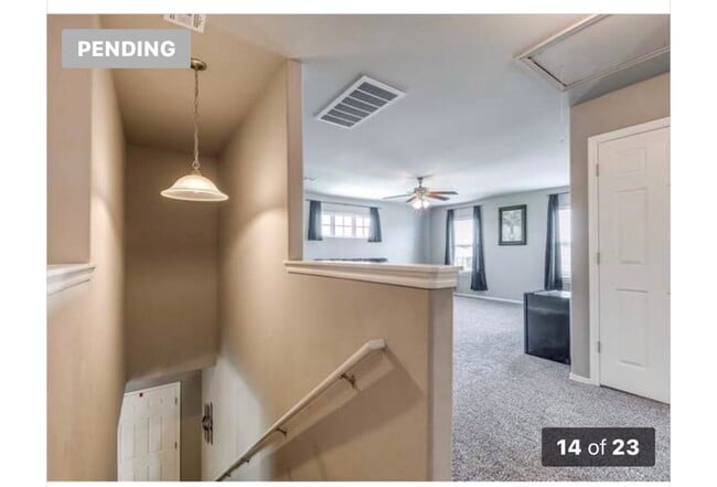 Building Photo - 10233 Hidden Village Dr