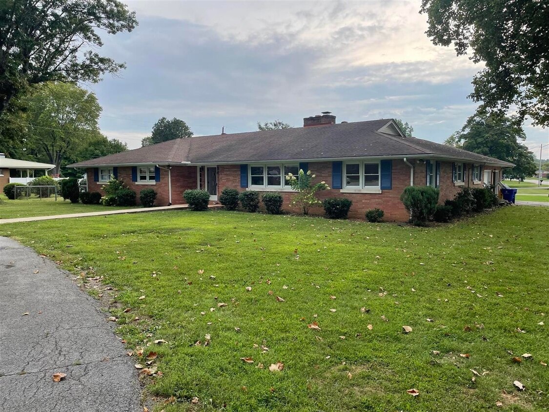 2216 Grandview St, Bowling Green, KY 42101 House for Rent in Bowling