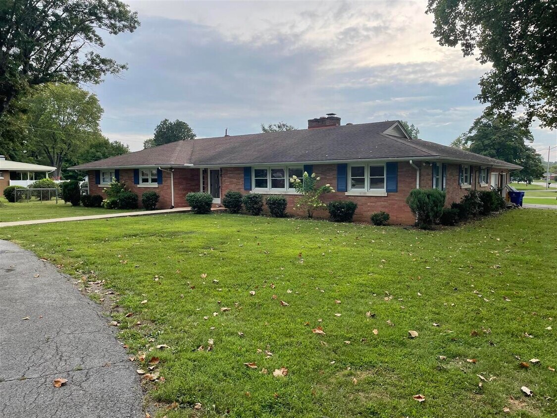 2216 Grandview St, Bowling Green, KY 42101 House Rental in Bowling