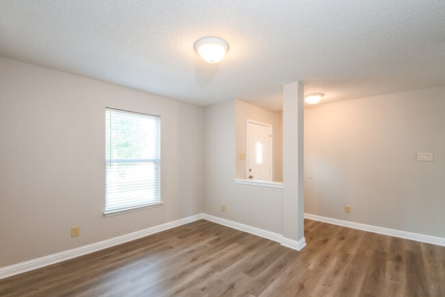 Building Photo - 7587 Charlotte Dr