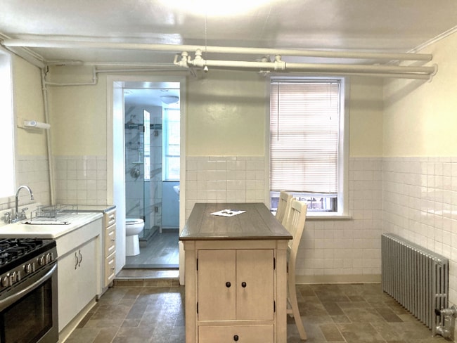 Building Photo - 912 33rd Rd
