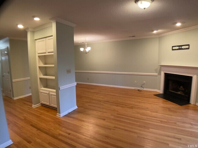 Building Photo - 3311 Coachman's Way
