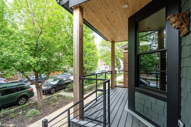 Foto del edificio - 2041 W Cuyler Ave